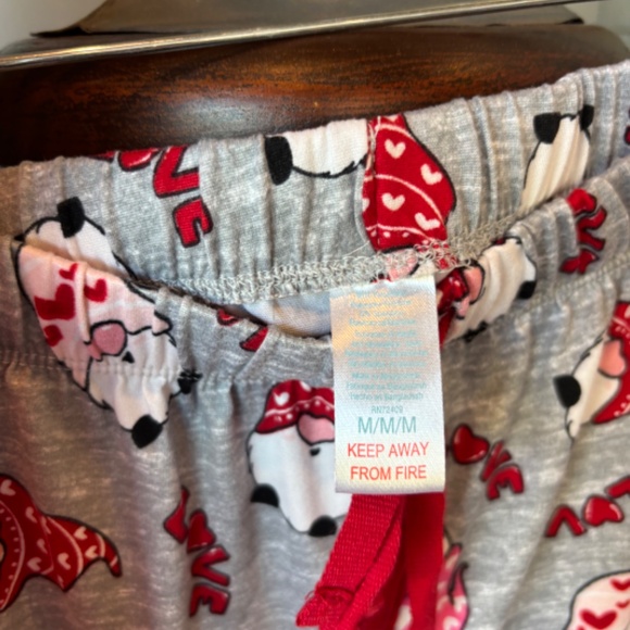 NWOT Gnome Shorts & Tank Pajama Set Pink/Gray Red Hearts - Picture 4 of 4